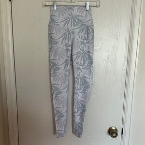 NWOT P'tula Botanical Leggings